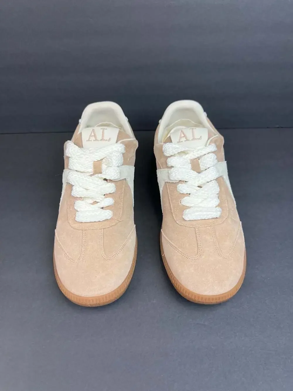 Anna Luisa Milano Suede Gum Sole Low-Top Sneakers Women’s US Size 11
